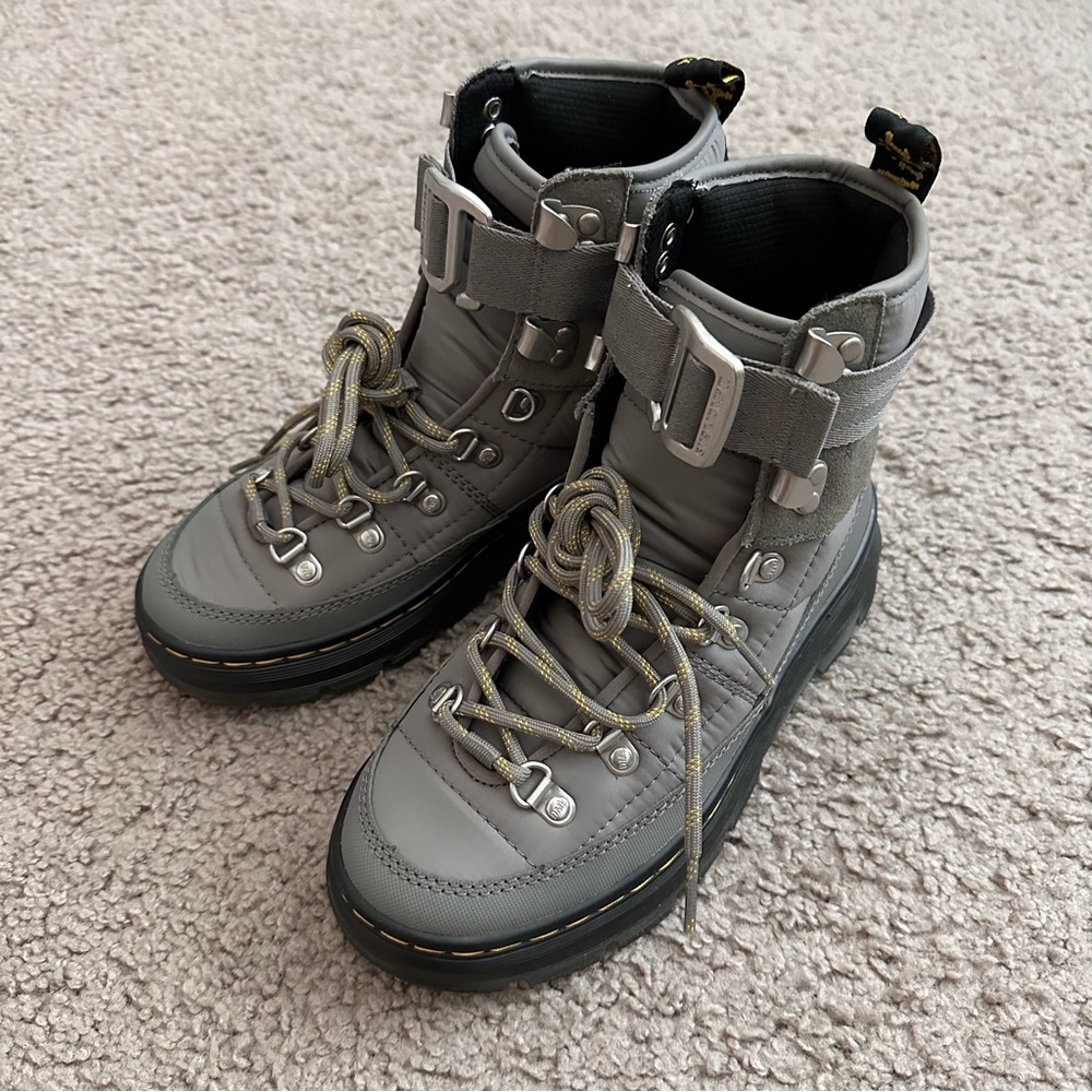 Dr. Martens Combs Tech Padded Quilted Nickel Gray Womens 5 - Picture 4 of 13